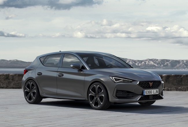 Toyota y el Cupra León, la marca y el modelo mejor valorados por los internautas españoles en diciembre