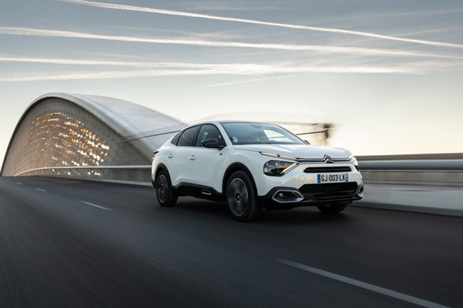 Citroën incluye motorizaciones diésel, gasolina y 100% eléctrica en el nuevo C4X 'made in Spain'