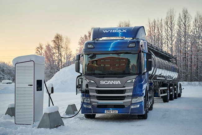 El mercado europeo de camiones y autobuses baja un 15% en 2022, pero supera los dos millones de unidades