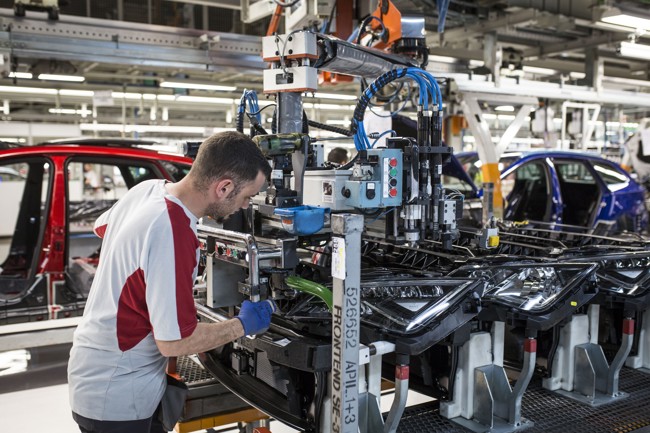 Las plantas españolas 'salvan' 2022, con un 5,8% más de producción y 2,21 millones de vehículos