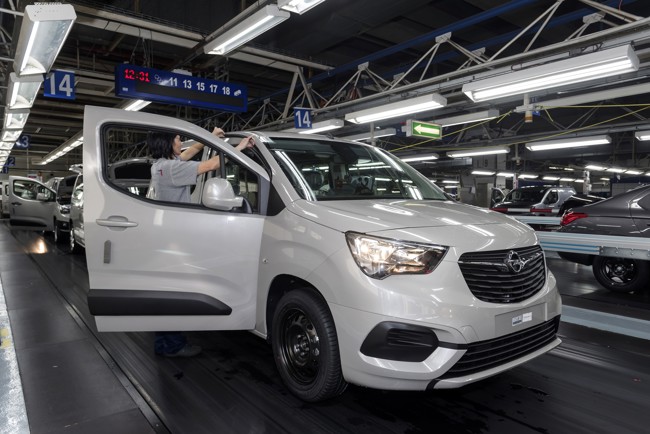 Stellantis España culmina la fusión societaria de los negocios de Opel, Peugeot Citroen y PSAG