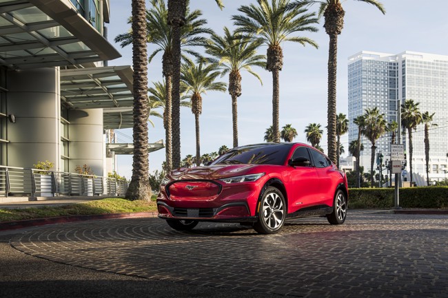 Ford aumenta la producción del Mustang Mach-E y se suma a Tesla en la rebaja de precios