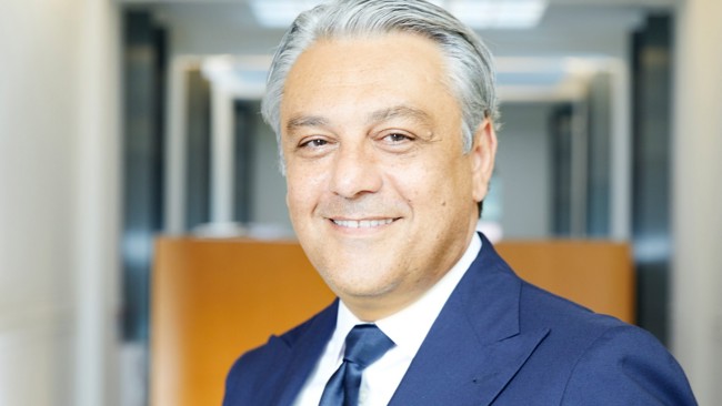 El presidente de ACEA, De Meo (Renault), pide a la UE una política industrial del automóvil "ambiciosa"
