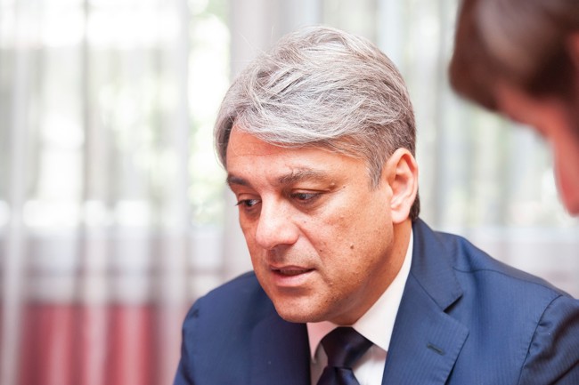 De Meo pide a líderes de la UE que estimulen la industria del automóvil para competir con China y EE.UU.