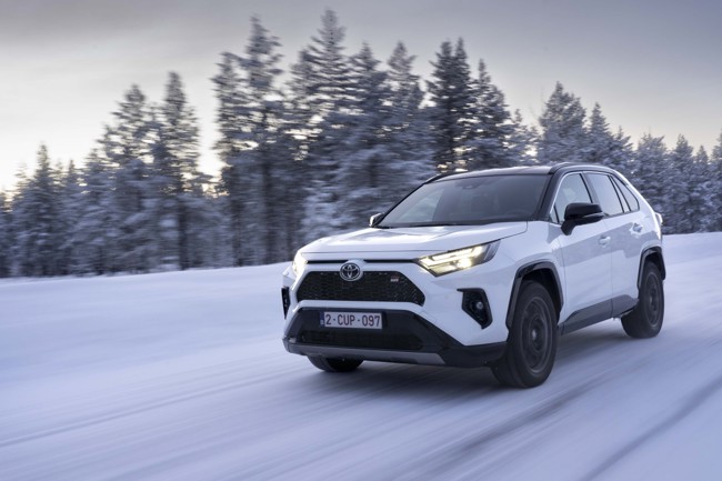 Toyota lanza en España la versión deportiva GR Sport del RAV4, que tendrá opción híbrida enchufable