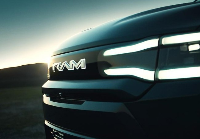 RAM (Stellantis) empezará en 2024 la producción de su primera 'pick-up' eléctrica, la RAM 1500 REV