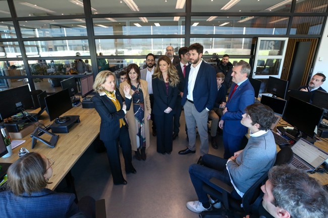 Calviño visita en Cantabria los proyectos de Lis Data Solutions del Perte del vehículo eléctrico