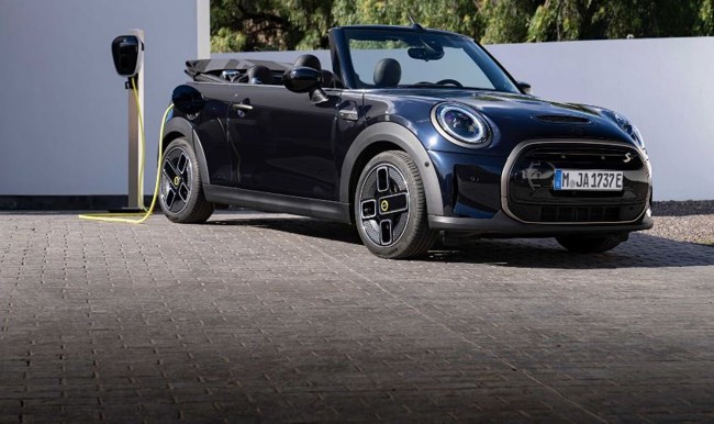 BMW lanzará en Europa una edición limitada de 999 unidades del Mini Cooper SE Cabrio 100% eléctrico