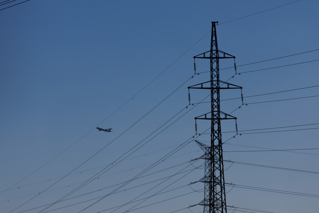 El precio de la luz bajará un 5,36% este sábado, hasta los 124,41 euros/MWh