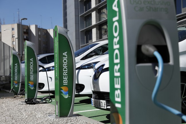 Iberdrola y BP invertirán 1.000 millones en 11.700 puntos de recarga rápida en España y Portugal