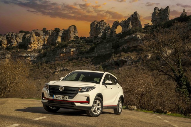 La marca china DFSK lanza en España el DFSK 500, con un motor de gasolina y GLP de 106 caballos