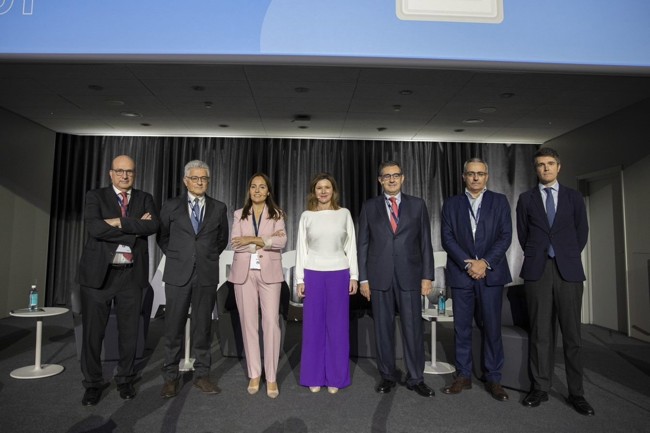 Aecoc denuncia que faltan 200.000 transportistas en España y el 70% de los actuales supera los 50 años