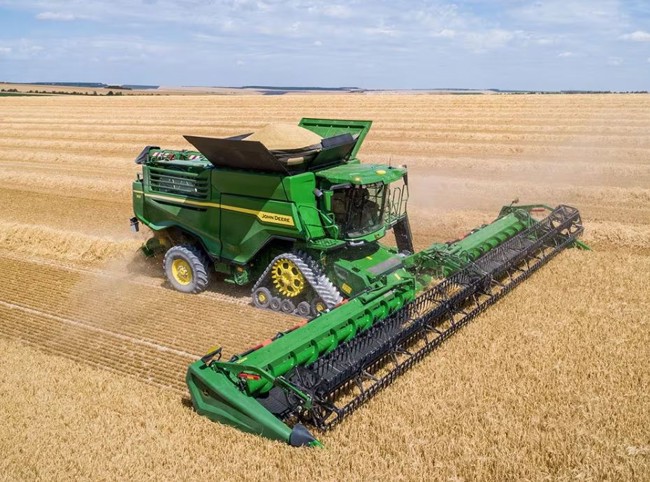 John Deere vende su primera cosechadora de "alto rendimiento" modelo X9 1100 en España