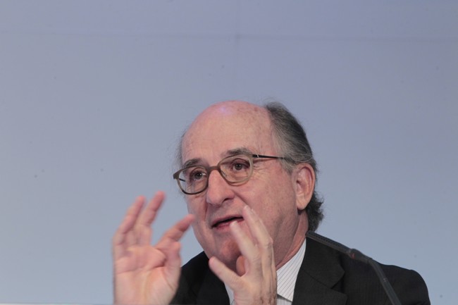 Brufau (Repsol) dice que "montañas de carbón" salen de La Coruña hacia Alemania para fabricar eléctricos