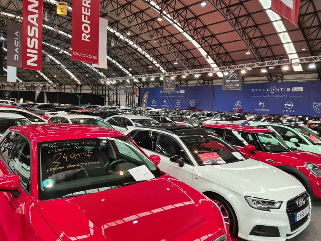 Los coches electrificados de segunda mano cuestan 34.000 euros de media, un 62% más que de combustión