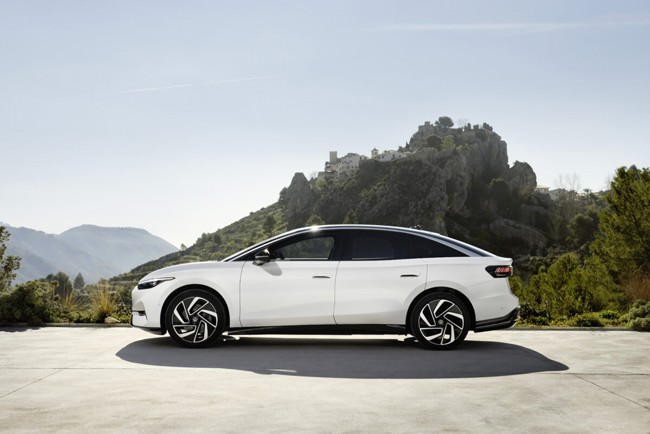 Volkswagen presenta el nuevo ID.7, una berlina 100% eléctrica que llegará este año a Europa y China
