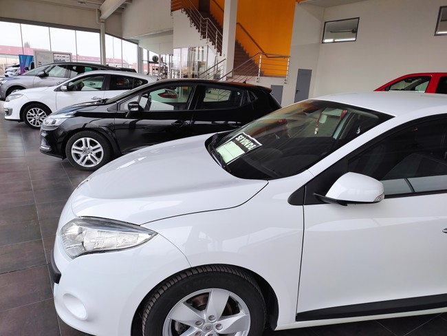 El precio del vehículo de ocasión cae un 2,1% en abril y acumula tres meses de caída, según Coches.net