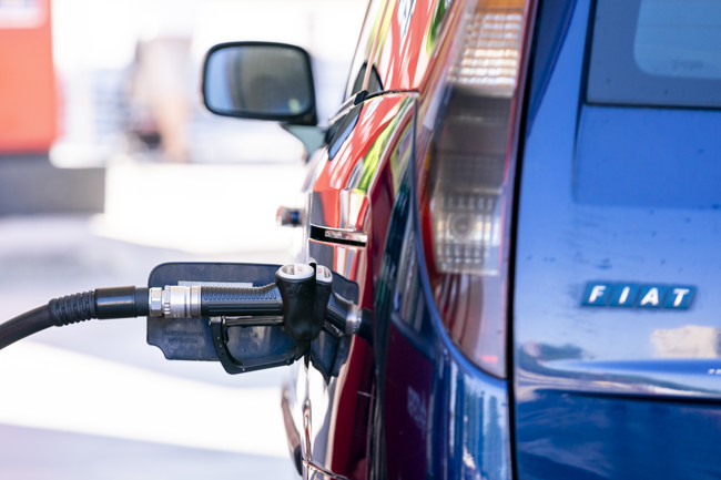 El vehículo privado y de gasolina sigue siendo la principal opción de movilidad, según Faconauto