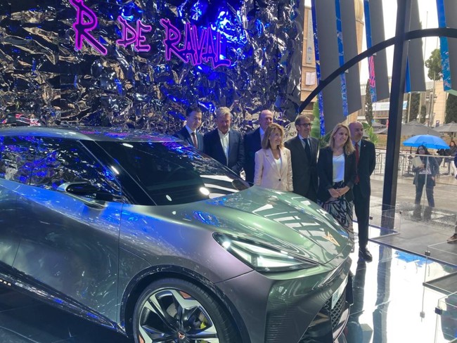 Héctor Gómez, Raquel Sánchez y Natàlia Mas inauguran el salón Automobile 2023