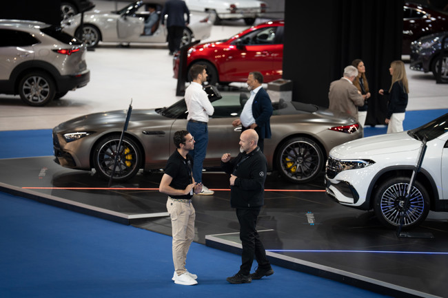 La afluencia en el primer día del Automobile "supera las expectativas"