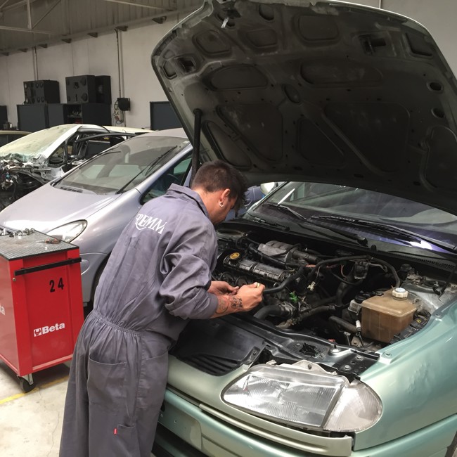 El precio de los coches nuevos sube un 6,3% en abril y los de segunda mano se encarecen un 16,4%