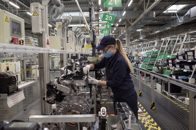 El superávit comercial del sector del automóvil se situó en 2.127,5 millones hasta marzo, un 29,7% más
