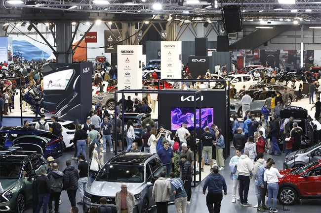 Más de la mitad de los visitantes de Automobile que quieren comprar buscan coches eléctricos