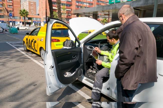 El sector de auxilio en carretera traslada a Unespa el "grave deterioro" de sus servicios
