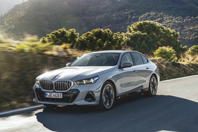 BMW muestra el nuevo Serie 5 Berlina, con innovaciones digitales y una opción 100% eléctrica