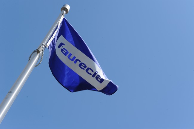 Faurecia vende parte de su negocio de vehículos comerciales en Europa y EEUU a Cummins por 142 millones