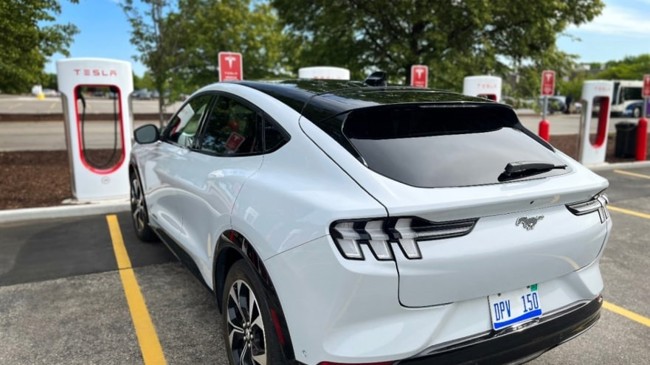 Los coches eléctricos de Ford podrán utilizar los 12.000 supercargadores de la red de Tesla