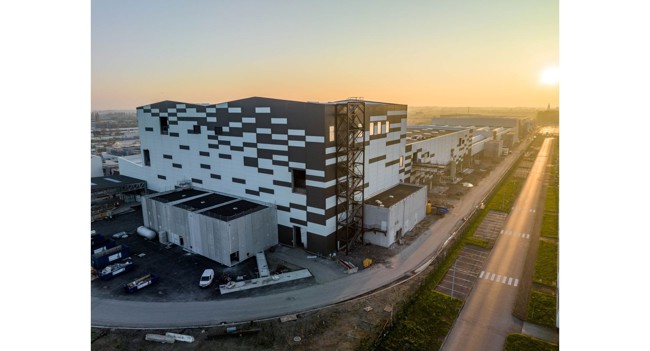 Stellantis, TotalEnergies y Mercedes-Benz inauguran una gigafactoría de baterías al norte de Francia