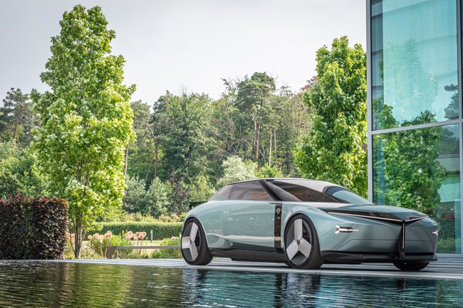 Lancia vuelve a España con el Pu+Ra HPE y una apuesta firme por la electrificación y la sostenibilidad