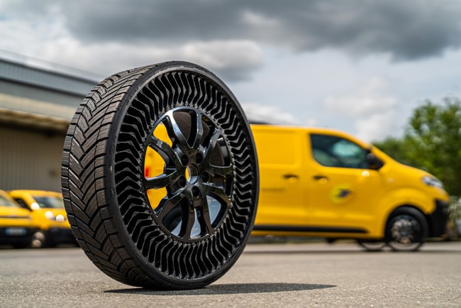 Michelin dotará de neumáticos sin aire a una flota de 40 vehículos del servicio postal francés