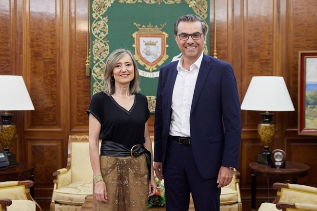 Ibarrola y el presidente de Volkswagen Navarra abordan el "compromiso" de la factoría con Pamplona