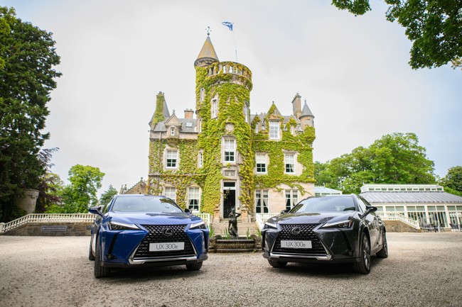 Lexus presenta el nuevo UX 300e, que aumenta su autonomía hasta los 450 kilómetros