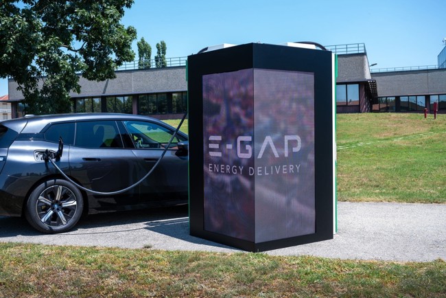 E-GAP lanza su primera estación de carga eléctrica ultrarrápida desconectada de la red eléctrica
