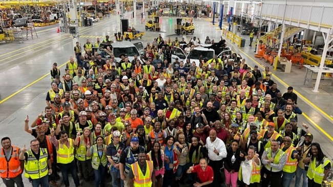 Ford reinicia la producción de la F-150 en su centro de vehículos eléctricos Rouge en Michigan