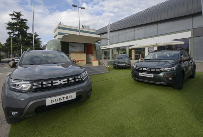 Dacia alcanza las 100.000 entregas de coches en dos años con su oferta UP&GO, 10.000 de ellas en España