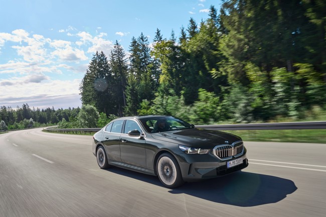BMW lanzará dos nuevos modelos híbridos enchufables de su Serie 5 Berlina en noviembre en España