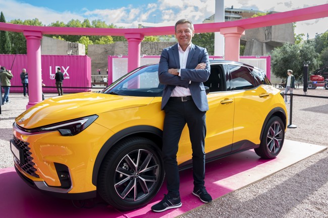 Lexus aspira a ampliar su espectro de clientes con el nuevo LBX, llegando a más jóvenes y mujeres