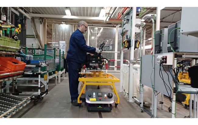 Stellantis Vigo integra en su línea la preparación del motor eléctrico del nuevo Peugeot E-2008