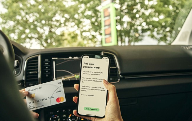 Skoda Auto introduce el pago a bordo con el nuevo servicio 'Pay to Fuel'