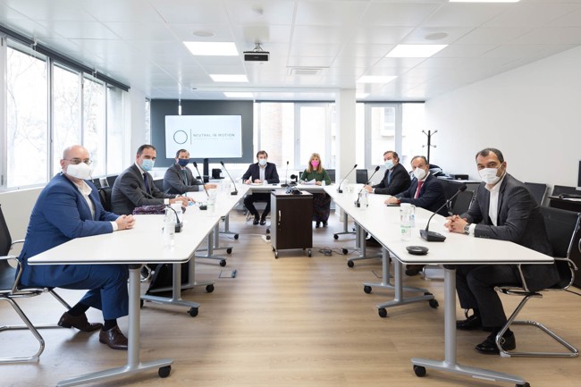 El sector de automoción pide una hoja de ruta al Gobierno para hacer de 2024 "el año de la movilidad"