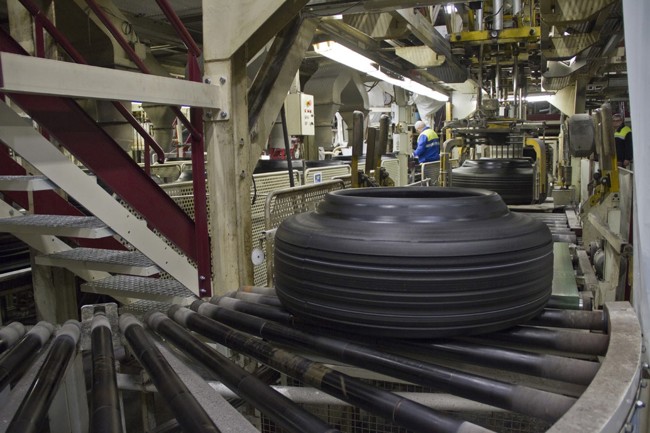 Michelin anuncia un "excedente" de 150 trabajadores y paraliza inversiones por 75 millones en Vitoria
