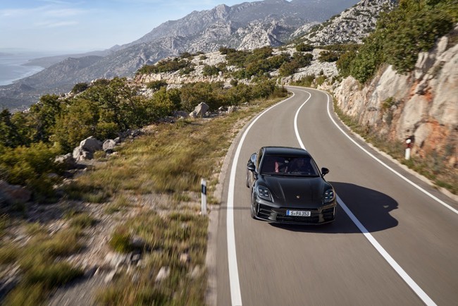 Porsche comenzará en marzo de 2024 las entregas de la tercera generación de su berlina Panamera