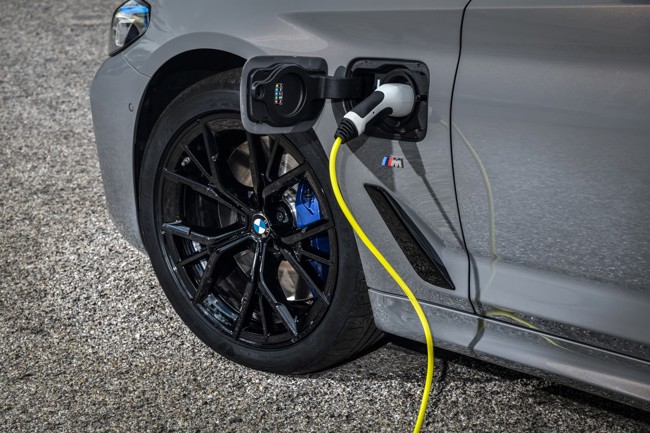 ChargeGuru y Zeplug se fusionan para instalar más de 100.000 puntos de recarga en Europa para 2025