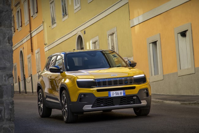 Jeep pone a la venta el Avenger MY24, que suma más de 40.000 pedidos registrados en Europa