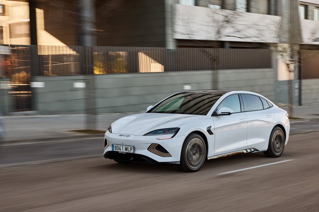 BYD vuelca "toda su tecnología" en el nuevo Seal y presenta su quinto modelo BEV en ocho meses