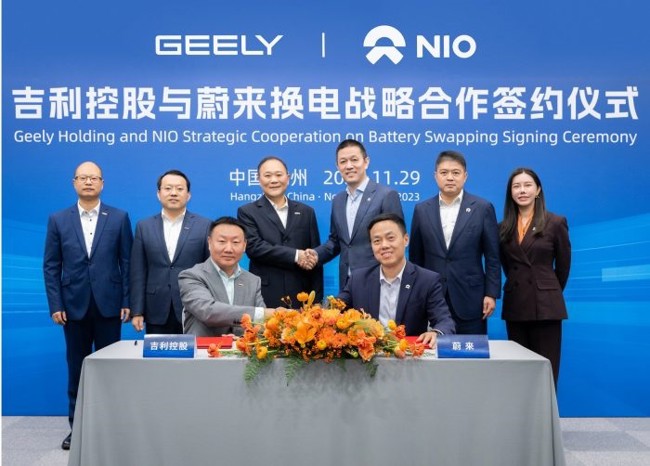 Geely y NIO se asocian para estandarizar el intercambio de baterías en Hangzhou (China)